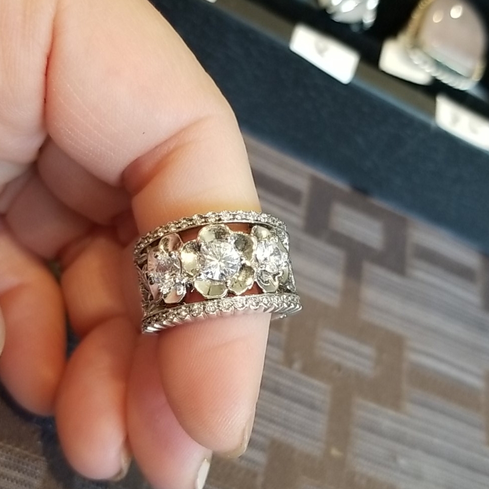Flower ring sz 5.5